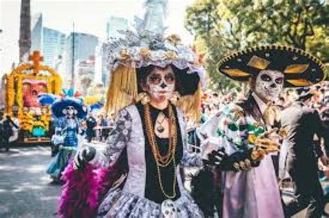 La tradiciones mexicanas de la velación de las ánimas y el día de muertos son patrimonio cultural inmaterial de la humanidad de la unesco ( united nations educational, scientific. Dia de los muertos in 2019 in Mexico, photos, Fair ...