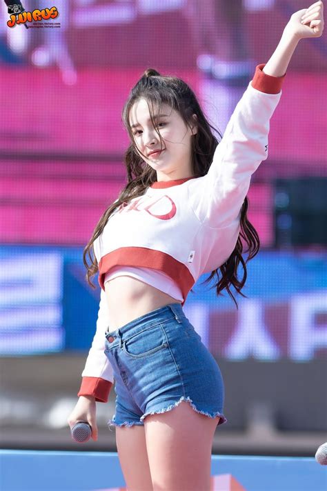 This Is The Most Sexiest Out Fit Of Nancy Momoland 900girls