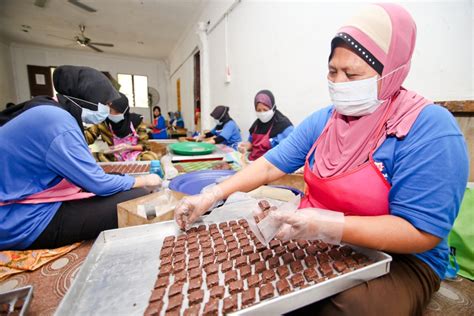 Coklat buatan tangan citarasa rakyat malaysia. Gambar Anna Athirah Himpunan Resepi Topping Coklat Ganache ...