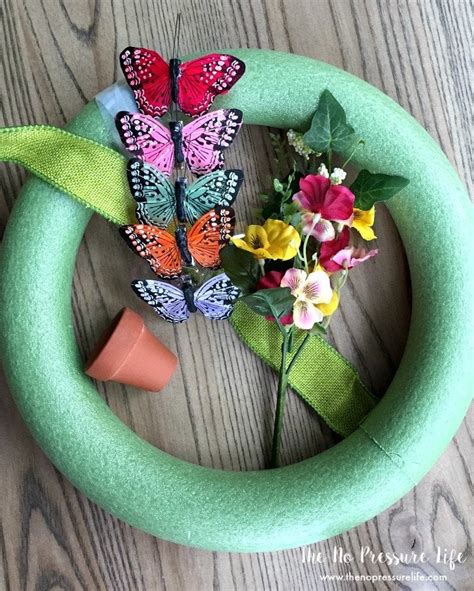 How To Make A Summer Wreath In 30 Minutes Or Less