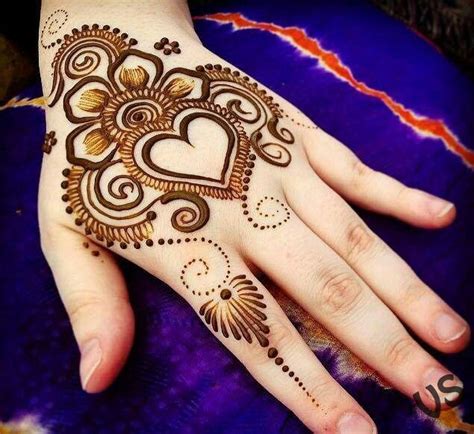 Pin By Nur Salina On Inai Henna Heart Hand Henna New Mehndi Designs