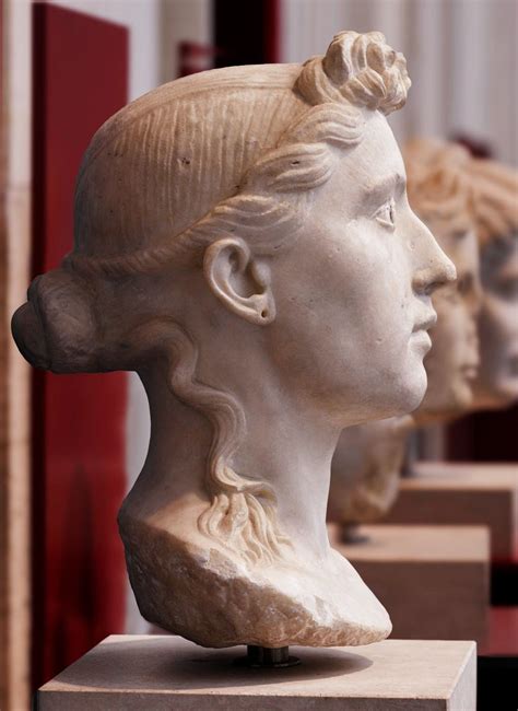 Let's have a look at some options that are still valid in today's time and age. Hairstyles of Roman Women Hairstyle fashion in... in 2020 ...