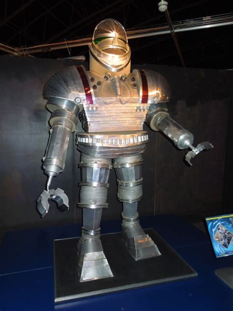There's only one force magnificent enough to stop the. Hollywood Movie Costumes and Props: Giant K-1 Robot and ...