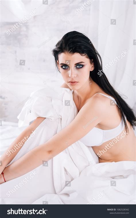Pretty Naked Woman Posing Bedbeautiful Sexy Stock Photo