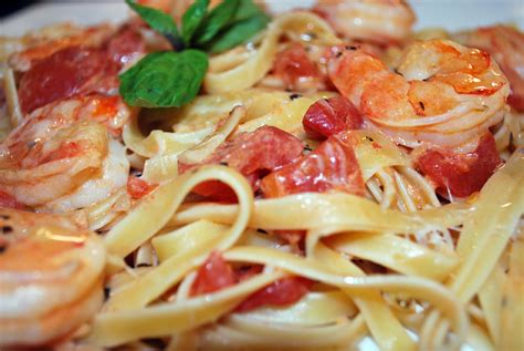 The reason why this pasta with tomato cream sauce tastes so good has a lot to do with the tomato part of the recipe. Shrimp and Pasta in Tomato Cream Sauce - The Cooking Mom