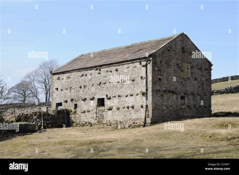 Barn Yorkshire Dales Hi Res Stock Photography And Images Alamy