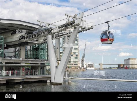 View Of The London Cable Car Over The River Thames Stock Photo Alamy