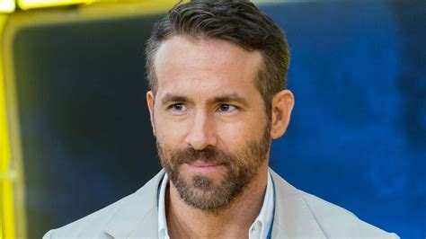Ryan reynolds confirms his version of green lantern will not be suiting up again for zack snyder's sadly, according to ryan reynolds on twitter, he's not suiting up again for snyder's teased cameo. El conmovedor mensaje de Ryan Reynolds a un niño ...