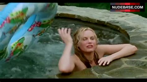 Daryl Hannah Nude In Pool Keeping Up With The Steins 0 33