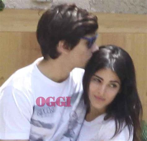 I due si sono conosciuti ai tempi dell'università e sono una coppia da ben 9 anni. Luigi Berlusconi e Federica Fumagalli tra baci e tenerezze ...
