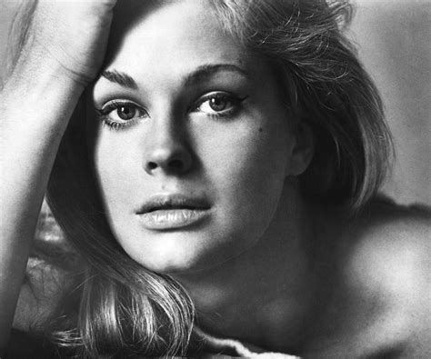 The Beauty Icons Of The 70s Never Underdressed Candice Bergen Bergen James Bond Girls
