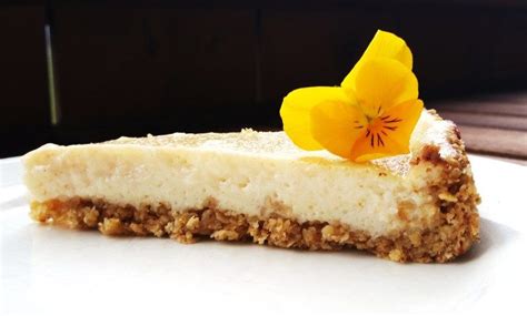 Für den quicheboden mehl, wasser, salz und margarine miteinander verkneten. Veganer Käsekuchen - Vanille-Füllung trifft auf knusprigen ...