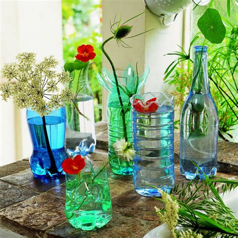 Des Vases Réalisés Dans Des Bouteilles En Plastique Marie Claire
