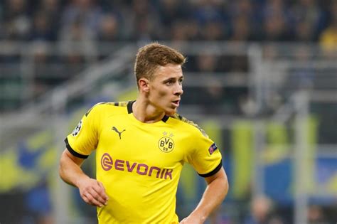 Três irmãos, kylian, thorgan e eden hazard, são jogadores profissionais, dois deles de bastante destaque, com um sendo considerado um dos melhores aos 25 anos, kylian já sabe que não deverá alcançar o status que thorgan e eden hazard alcançaram, como parte da seleção belga e de. Borussia Dortmund: Wegen Bayern-Verzicht: Thorgan stolz ...