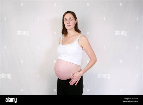Mujer Embarazada Estómago Bump Expuestos 36 Semanas 9 9 Meses De Gestación De Una Serie De 10