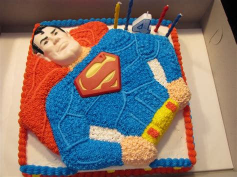 I had no idea what the decorations were before but i was so glad to see that the cake blended in perfectly! Superman Cakes - Decoration Ideas | Little Birthday Cakes