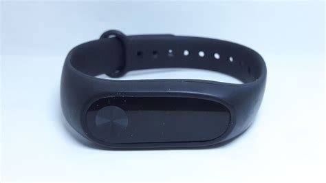 Simply lift your wrist* to view time and tap the button for steps and heart rate. 3 tipy pro zvýšení jasu u náramku Xiaomi Mi Band 2