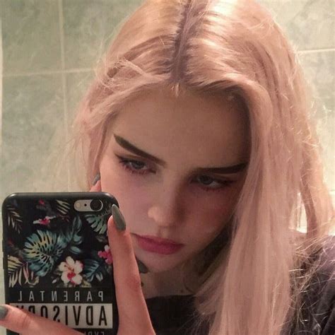 Share the best gifs now. IG: nedas.b Pinterest: daddywhip | Pink hair, Aesthetic ...