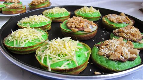 Ada juga yang menyebutnya dengan terang bulan, mungkin karena saat dimasak bentuknya seperti bulan purnama. Resep Martabak Mini enak ala Cafe Modern dan nikmat
