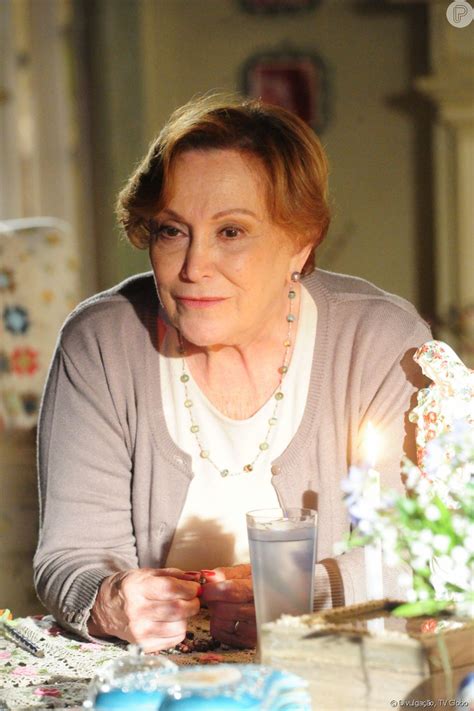 Nicette faz parte de uma ilustre família de artistas, integrada pela sua mãe eleonor bruno, seu marido paulo goulart e suas filhas beth goulart e. Nicette Bruno em 2011 foi a Iná da novela 'A Vida da Gente ...