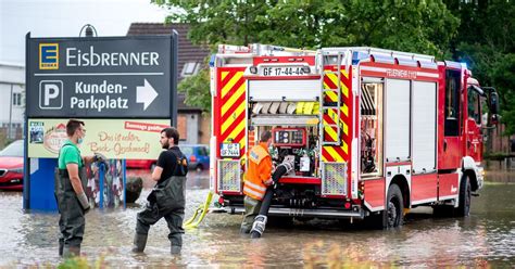 Unwetter mit starkregen auch im nordosten der pfalz: Starkregen führt zu Unfällen auf Autobahnen - Mehrere ...
