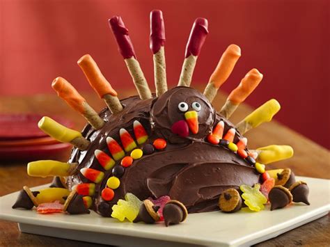 Cute turkey cupcakes are perfect for a creative thanksgiving dessert! Turkey Cake recipe from Betty Crocker