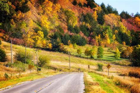 10 Country Roads In Iowa That Are Pure Bliss In The Fall