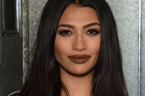 The Saturdays Star Vanessa White Looks Dramatically Different As She Flaunts Her Figure At Solo