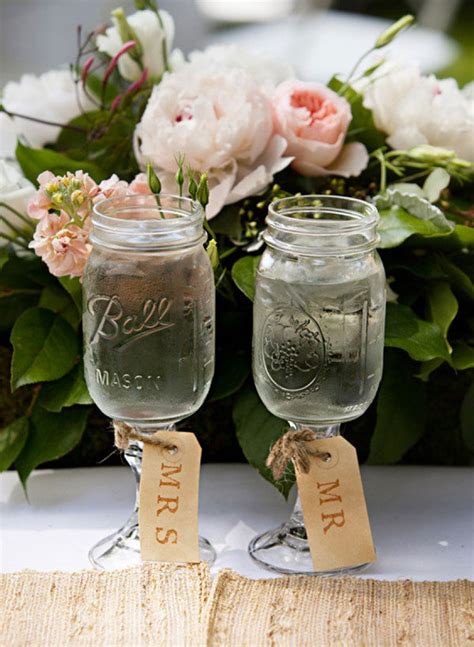 How To Incorporate Mason Jars Into Your Wedding Décor