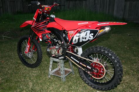 Get the latest specifications for honda crf 450 r 2006 motorcycle from mbike.com! 2006 Honda CRF 450 R: pics, specs and information ...