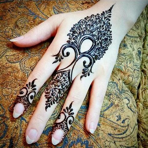 19 Beautiful Feather Henna Designs You Will Love To Try