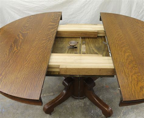 Tiger oak antique 54 inch round pedestal dining table. Bargain John's Antiques | Antique Round Oak Pedestal ...