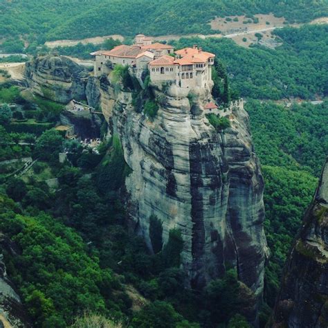 Five official singles were released from meteora, including somewhere i belong, faint, numb, from the inside, and breaking the habit. Meteora - Fietstours, wandeltours, fly and drive | Let's ...