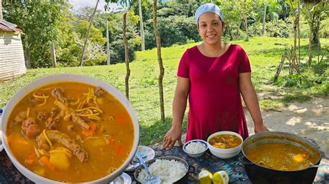 Con Patas De Pollo Y Verduras Criollas Sopa Tradicional A La Leña La Vida Del Campo Youtube