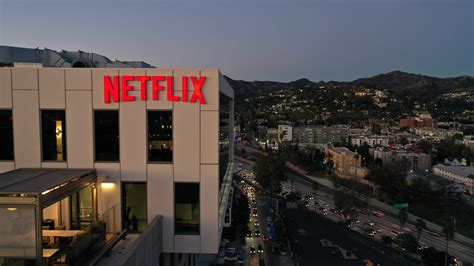 Netflix Stung By Slowing Subscriber Growth