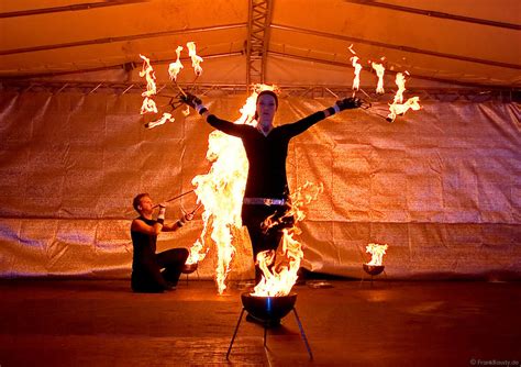 Official site of the city, with information on living in wiesbaden, calendar of events, a virtual city tour, tourism and hotel information. Auftritt der Firedancer beim Sternschnuppenmarkt in ...