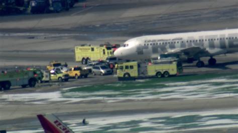 Vehicle Gets Stuck Under Frontier Airlines Plane Abc7 Chicago