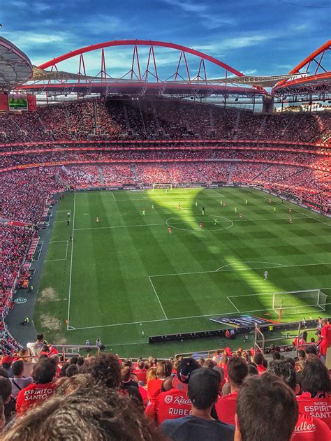 Benfica speelt zijn thuiswedstrijden in het estádio da luz (stadion van het licht). Nuno João photo | Sport lisboa e benfica, Estadio futebol ...