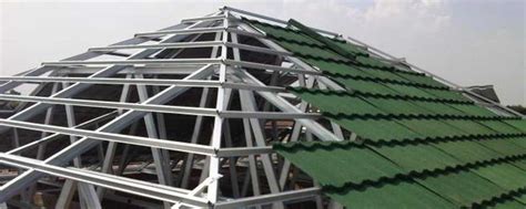 Pekerjaan rangka atap baja ringan zincalume adalah pekerjaan pembuatan dan pemasangan struktur atap berupa rangka batang (truss) yang telah pada penutup atap genteng keramik atau genteng beton, bagian nok atau bubungan biasanya diisi oleh adukan semen (karpusan), sehingga pelapisan. Rangka Baja Ringan Atap Genteng - Rangka Atap Baja Ringan ...