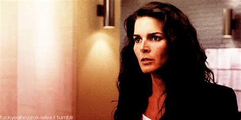 Rizzoli And Isles Gif What Why Rizzoliandisles Discover Share Gifs