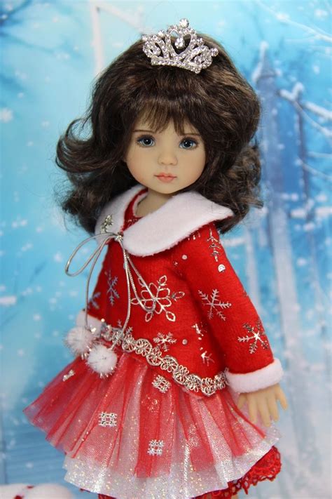 Disney princess red dress with flowers. Fotografias de Tamara Lipskaia in 2020 | Flower girl ...