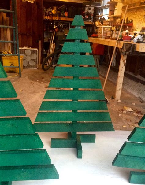 10 Pallet Wood Christmas Projects Decoomo