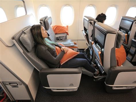 Singapore airlines a350 premium economy has 24 seats in three rows between business class and economy class (photo: PREMIUM in ECONOMY? Why Not? Singapore Airlines Premium ...
