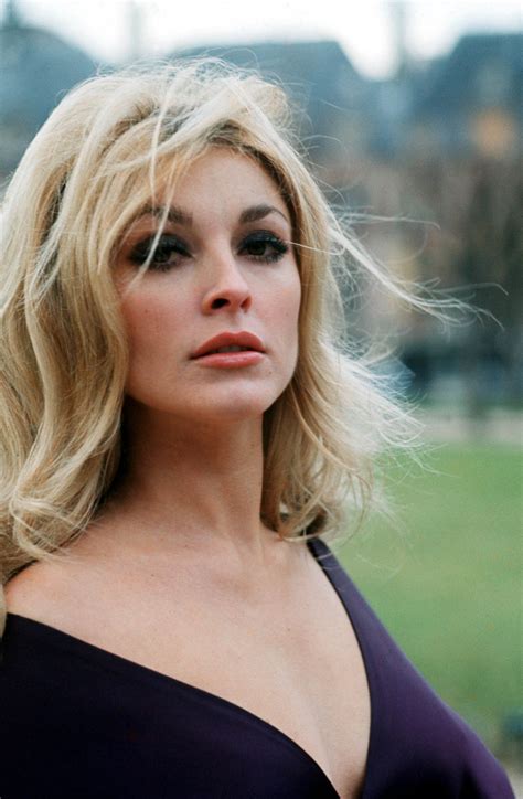 Aug 09, 2021 · born in dallas january 24, 1943, sharon tate she was the daughter of an army colonel, paul james tate, and of doris gwendolyn willett, was the eldest of three daughters and with her two sisters, debra e patty, he lived in many cities of the world, due to the movements related to his father's military career.at only six years old, thanks to the particular and undeniable sweetness and beauty. Sharon Tate photo 72 of 98 pics, wallpaper - photo #350111 ...