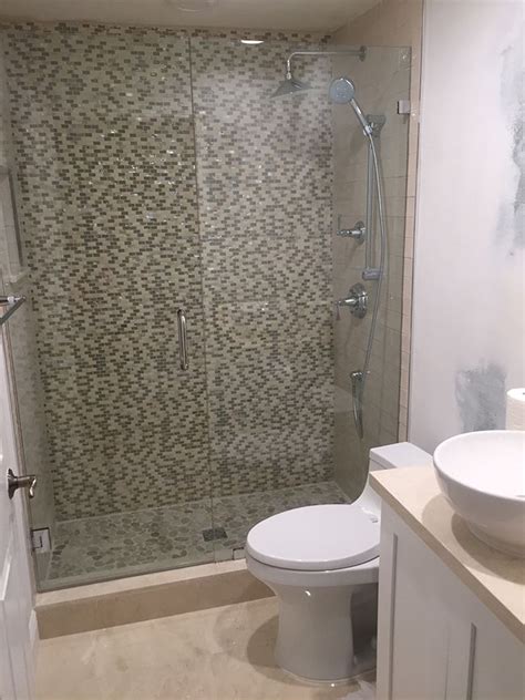Pictures on how to decorate a bathroom with glass mosaic tile. AGATA SHELL MIX SILVER MOSAIC GLASS TILE | bathroom tile ...