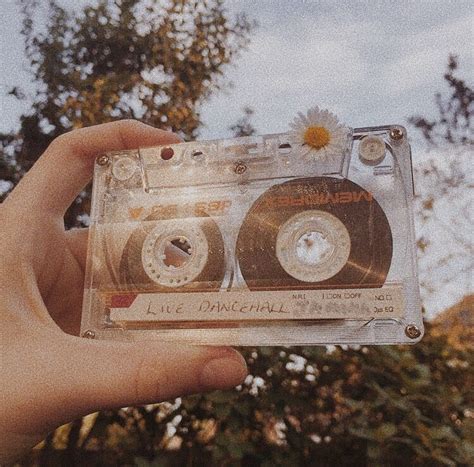 Add a classic feel to your images. aesthetic vintage - Búsqueda de Google | Fondos de ...