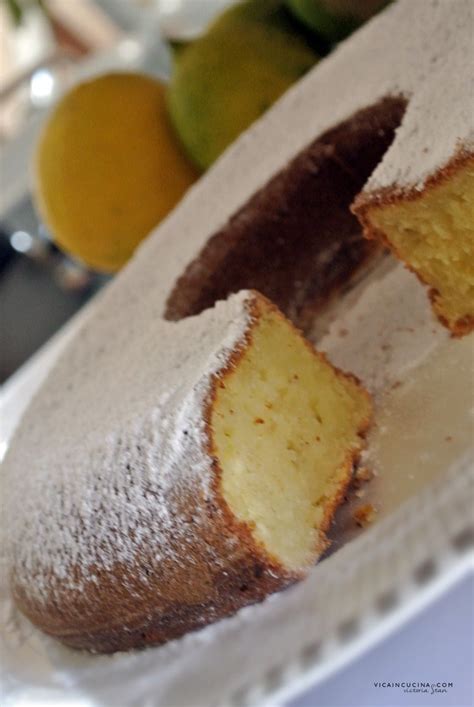 Le ciambelle alla ricotta e limone sono fatte con un impasto semplicissimo perfetto anche per uno stampo da ciambella o una semplice tortiera. Ciambella soffice di ricotta e limone ricetta con foto ...