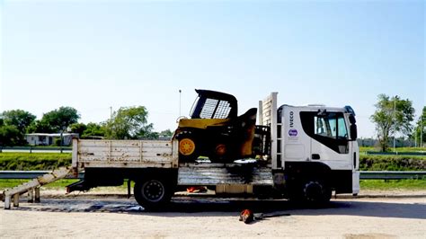 Ruta A005 un camión transportaba una máquina que se prendió fuego