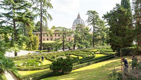 Am vormittag dürfen besucher in geführten petersdom von den vatikanischen gärten aus gesehen: Visiting the Vatican Gardens. 2 hours guided tour, history ...
