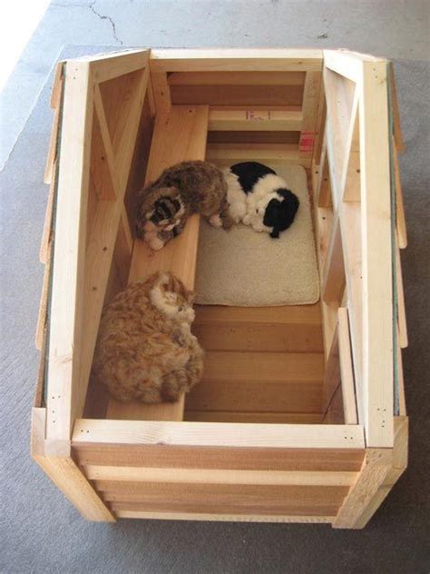 Some outdoor cat houses seem to not be all that sturdy, but i've seen a number of photos of cats sitting on top of this particular heated cat house's roof, and still it holds its own. Cat House Plans | Outdoor cat house, Cat house diy ...